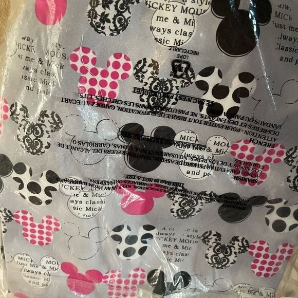 Disney Minnie Pink and Black Scrub Top Women’s Large New - Picture 7 of 12